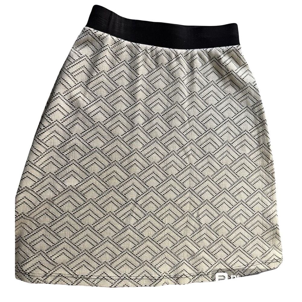 GILLI women’s black and white contrast geometric slip on skirt